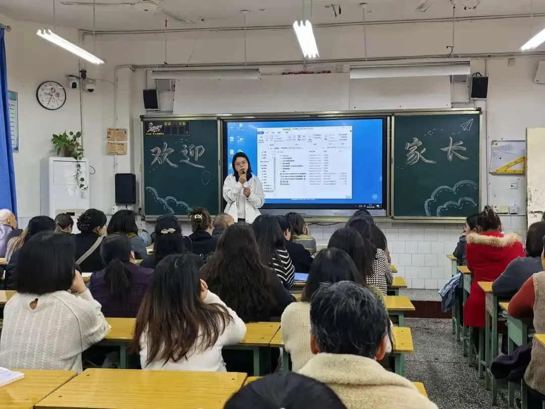 聚合力,共赴中考之约——内江市翔龙中学召开初三学生家长会 第15张