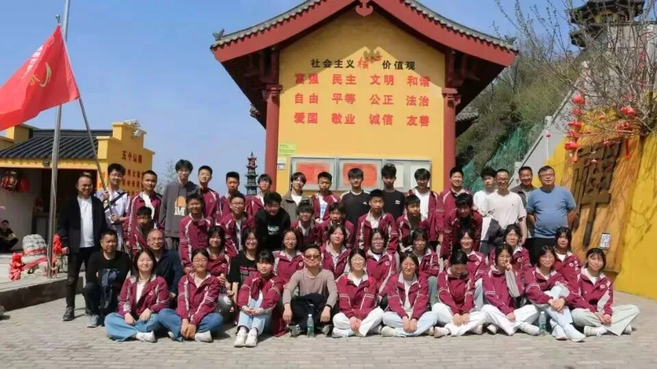 勇攀青山砺壮志 铿锵誓言战中考——塘南初中九年级师生大青山励志活动纪实 第6张