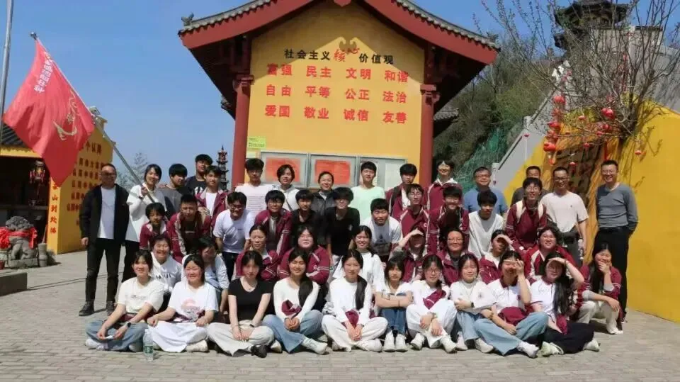 勇攀青山砺壮志 铿锵誓言战中考——塘南初中九年级师生大青山励志活动纪实 第7张