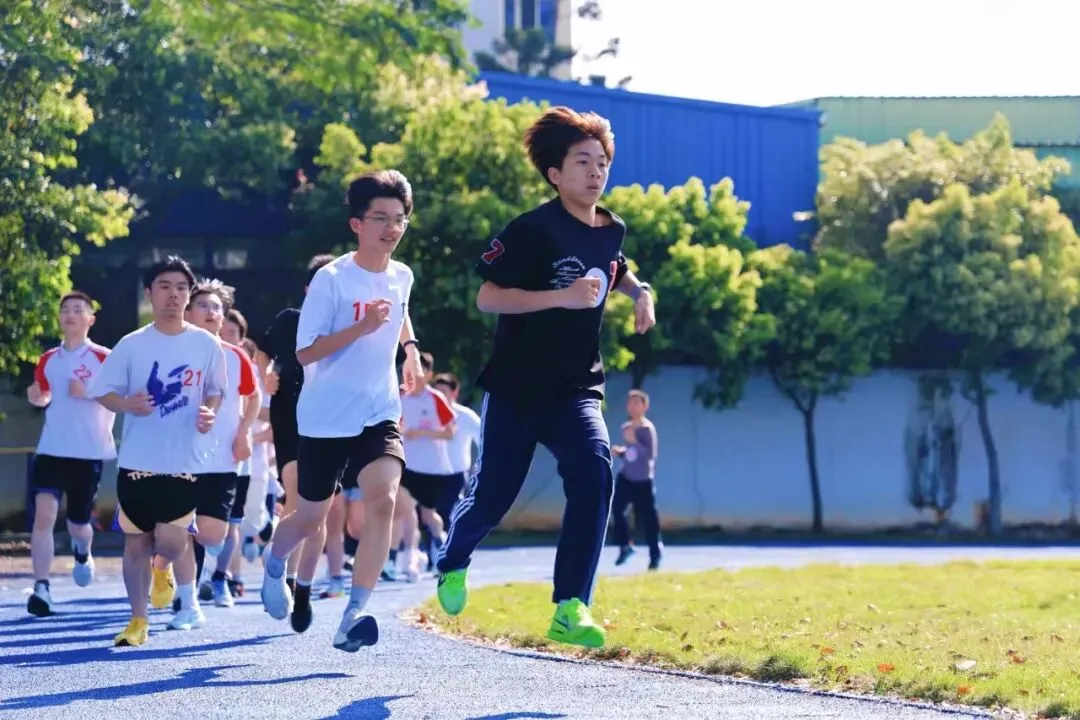 以考促练砺锋芒 蓄力冲刺迎中考——大义中学顺利开展体育中考模拟考活动 第4张
