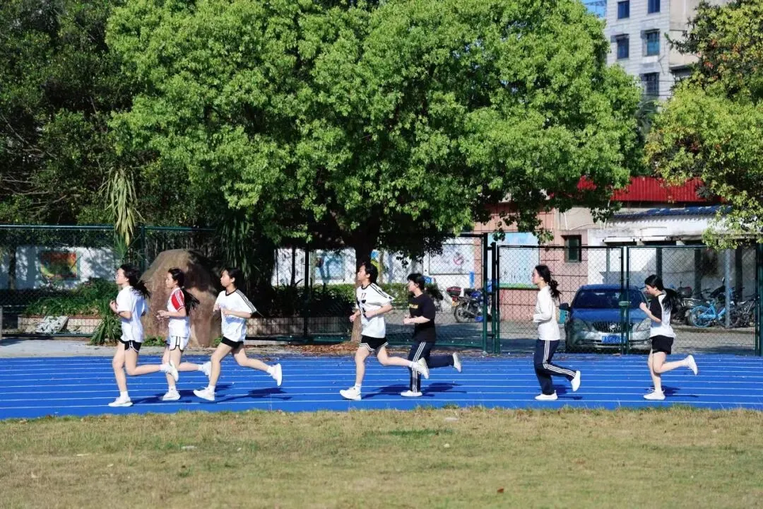 以考促练砺锋芒 蓄力冲刺迎中考——大义中学顺利开展体育中考模拟考活动 第7张