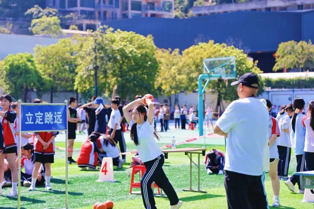 以考促练砺锋芒 蓄力冲刺迎中考——大义中学顺利开展体育中考模拟考活动 第8张