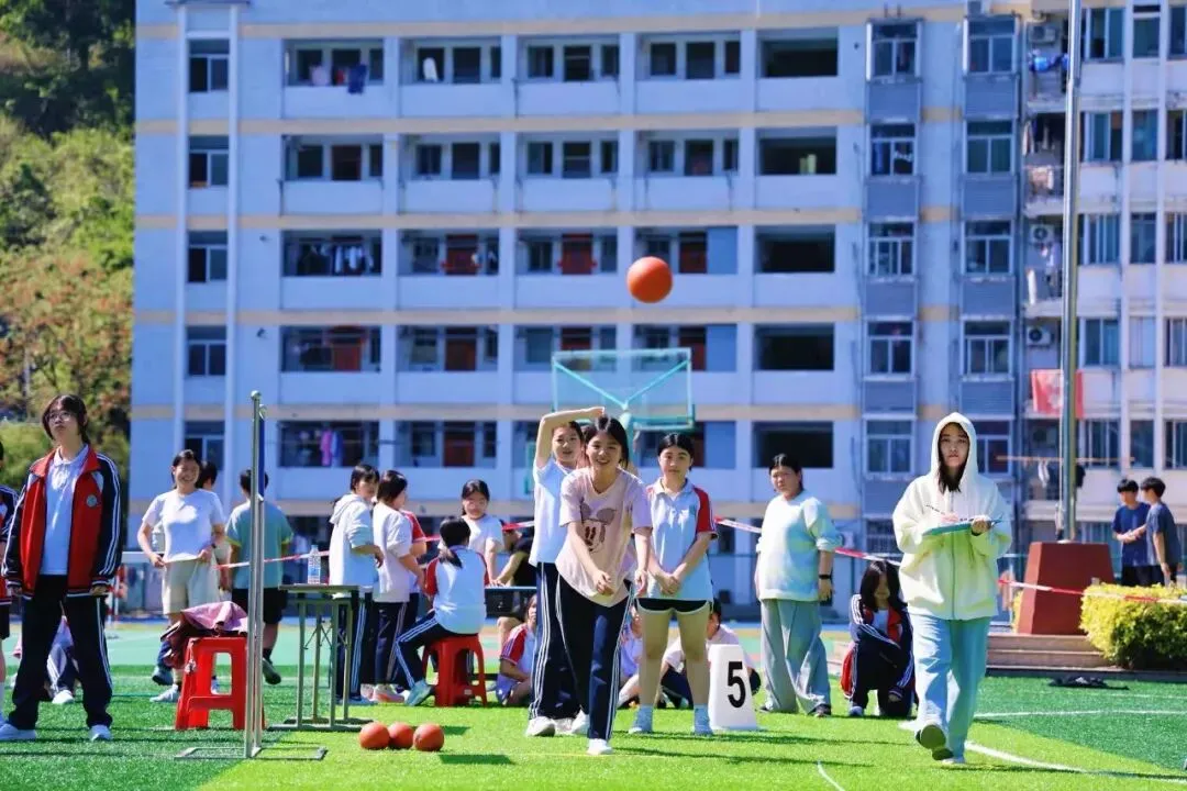 以考促练砺锋芒 蓄力冲刺迎中考——大义中学顺利开展体育中考模拟考活动 第9张