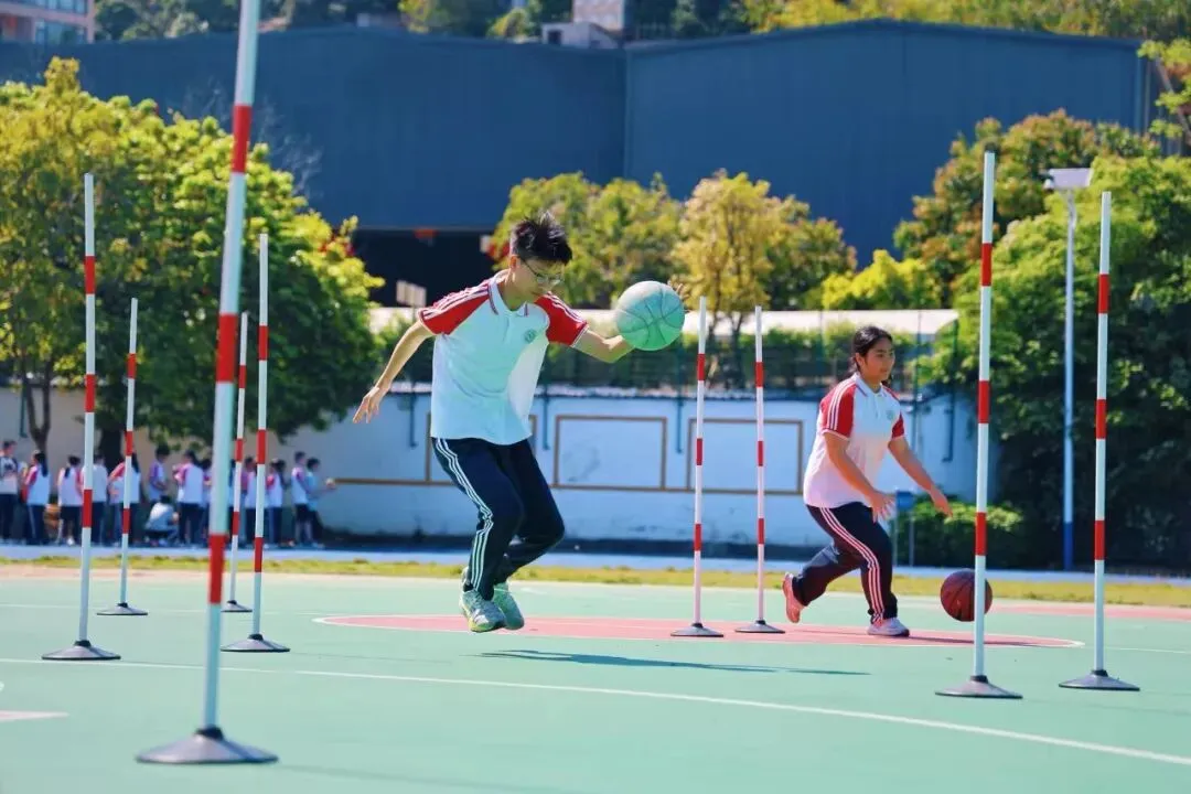 以考促练砺锋芒 蓄力冲刺迎中考——大义中学顺利开展体育中考模拟考活动 第11张