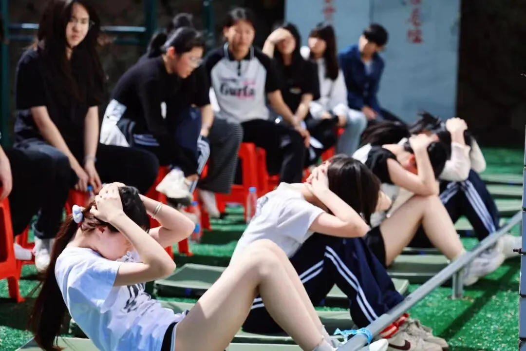 以考促练砺锋芒 蓄力冲刺迎中考——大义中学顺利开展体育中考模拟考活动 第12张