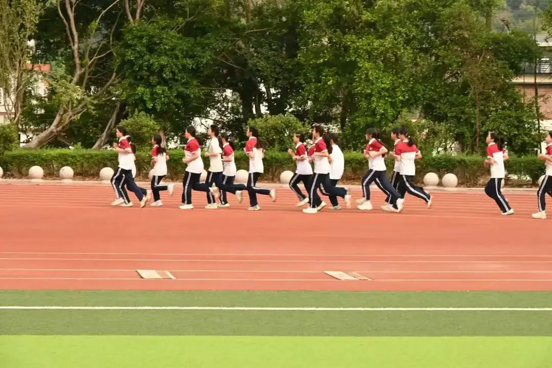 青春逐风,冲刺中考! 初三学子全力备战体育跑步项目 第19张