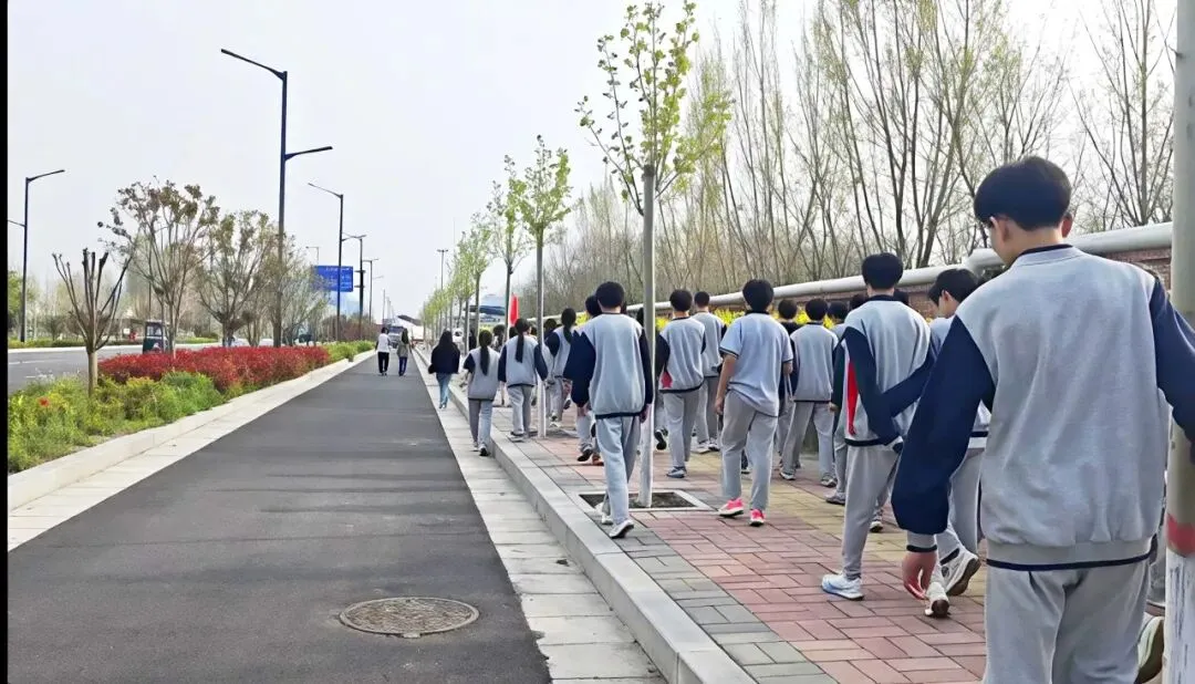 青春逐梦,砺剑中考|辉县市大成实验学校九年级学子赴一中开展研学暨体育模拟测试活动 第24张