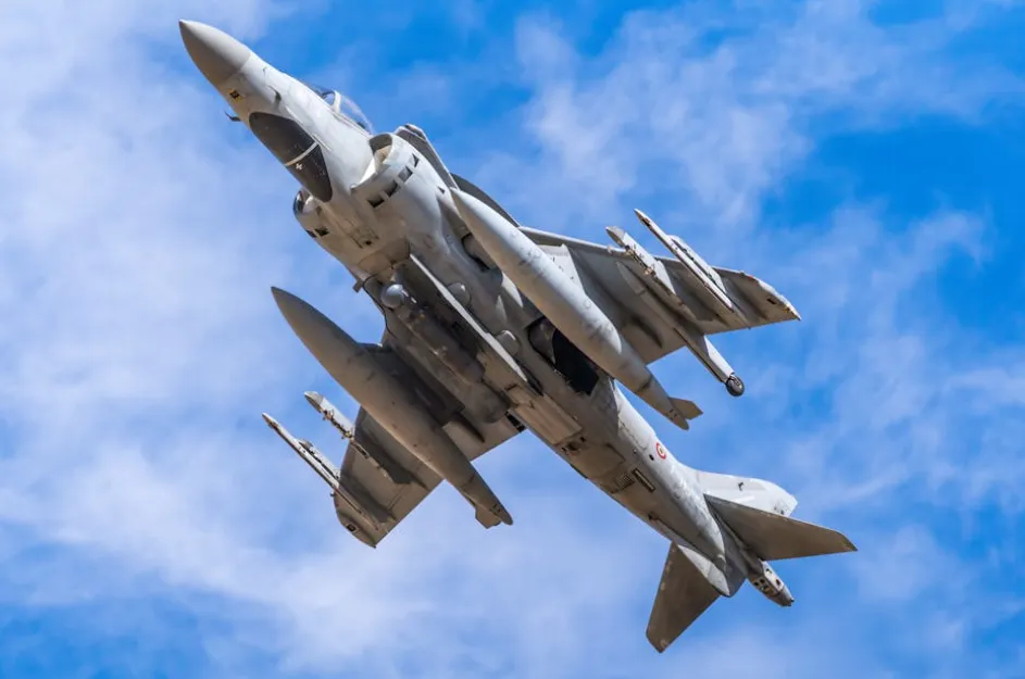 当同龄人还在为中考、高考焦虑时,有一群少年已经将目光投向了更远的天空——他们就是怀揣“蓝天梦的青少年们” 第3张