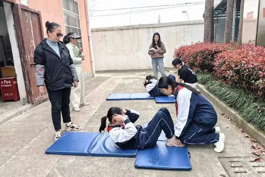 【德育天地】体育中考实战练,拼搏冲刺正当时 ——吕巷学校初三体育模拟考顺利举行 第19张