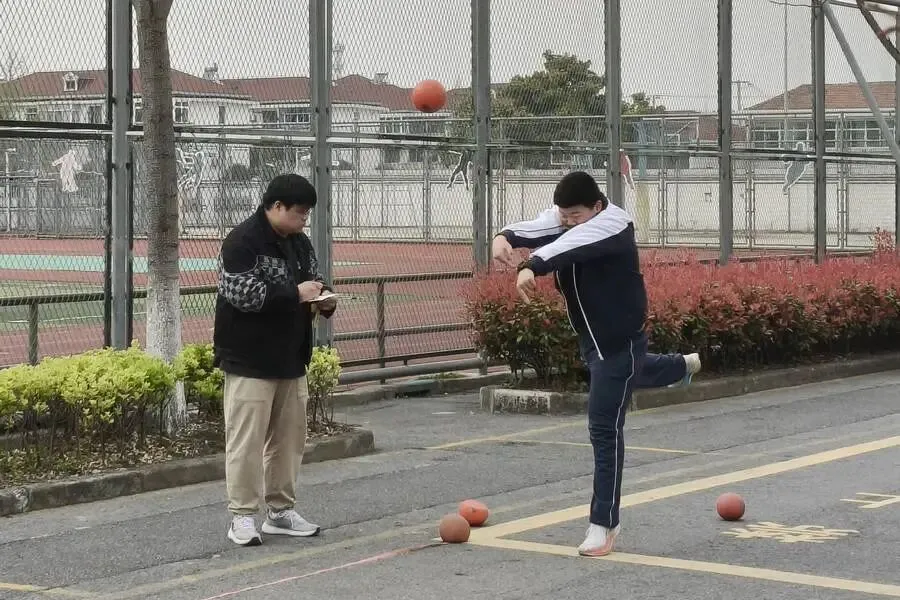 【德育天地】体育中考实战练,拼搏冲刺正当时 ——吕巷学校初三体育模拟考顺利举行 第29张