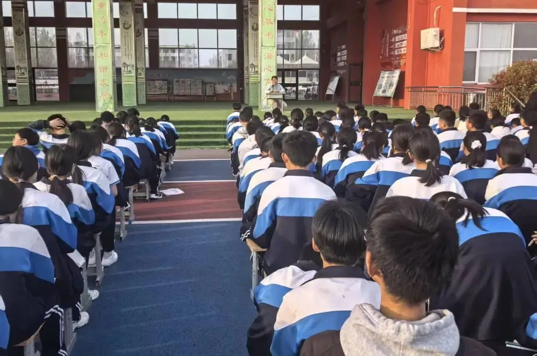 【全环境立德树人】剖析模考找差距 锚定目标勇奋进——方下中心中学初二级部召开第一次地理分析会 第3张