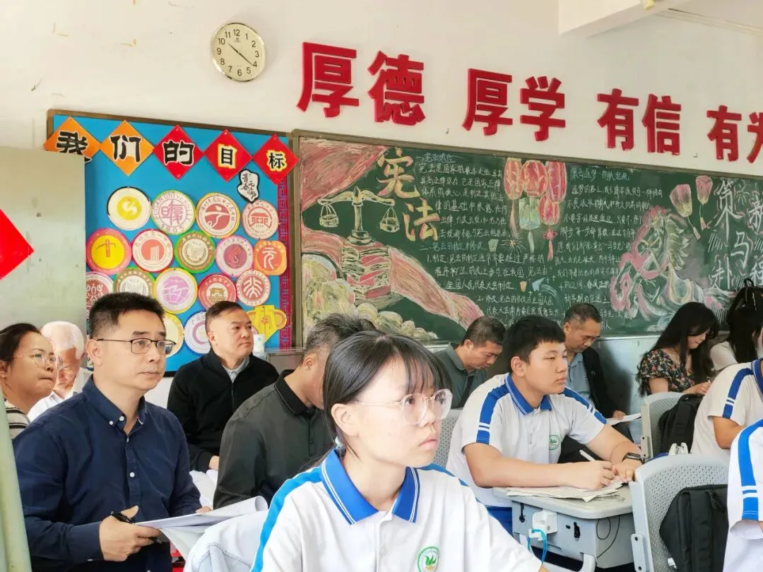 优化中考复习备考策略,推动教育优质均衡发展——白云区教育研究院初中部到广师大实中综合调研活动 第7张 优化中考复习备考策略,推动教育优质均衡发展——白云区教育研究院初中部到广师大实中综合调研活动 第7张