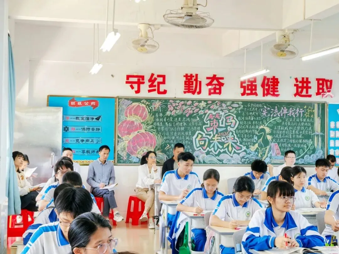 优化中考复习备考策略,推动教育优质均衡发展——白云区教育研究院初中部到广师大实中综合调研活动 第10张 优化中考复习备考策略,推动教育优质均衡发展——白云区教育研究院初中部到广师大实中综合调研活动 第10张