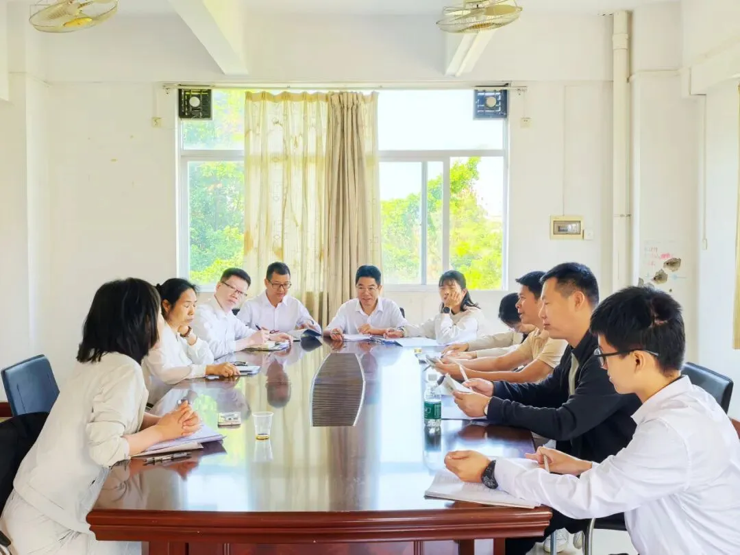 优化中考复习备考策略,推动教育优质均衡发展——白云区教育研究院初中部到广师大实中综合调研活动 第21张 优化中考复习备考策略,推动教育优质均衡发展——白云区教育研究院初中部到广师大实中综合调研活动 第21张