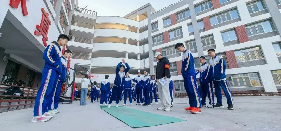 高效模拟筑根基 奋勇拼搏迎中考——九年级体育中考模拟测试圆满完成 第3张