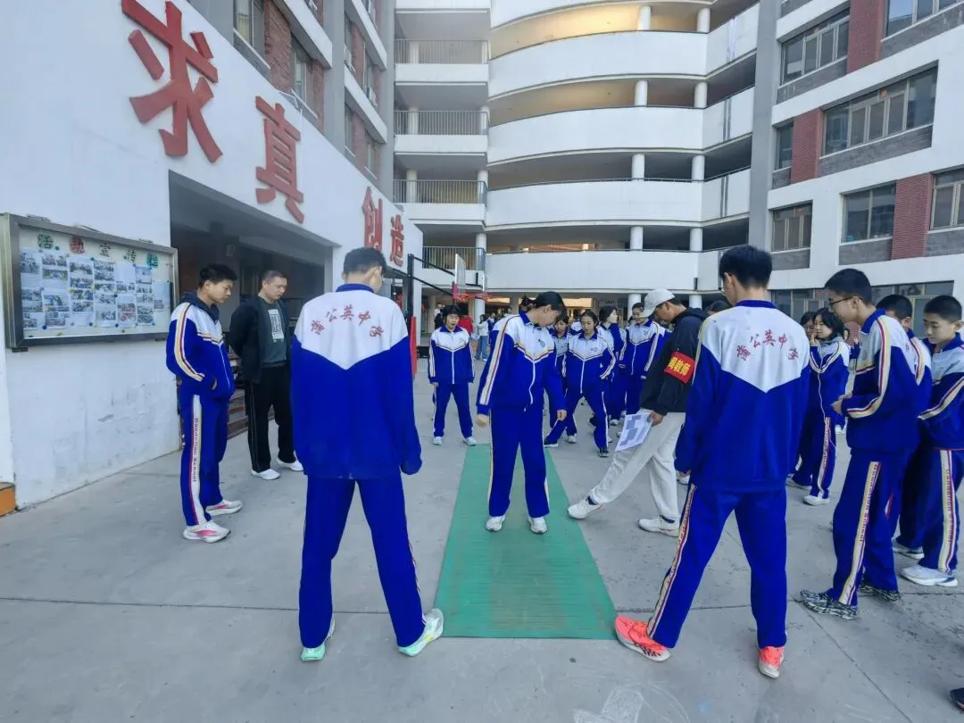 高效模拟筑根基 奋勇拼搏迎中考——九年级体育中考模拟测试圆满完成 第11张