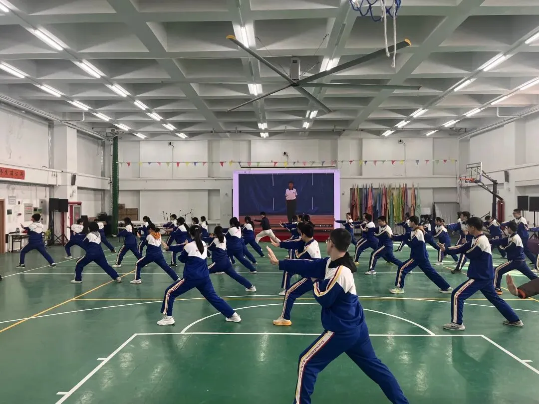 高效模拟筑根基 奋勇拼搏迎中考——九年级体育中考模拟测试圆满完成 第12张