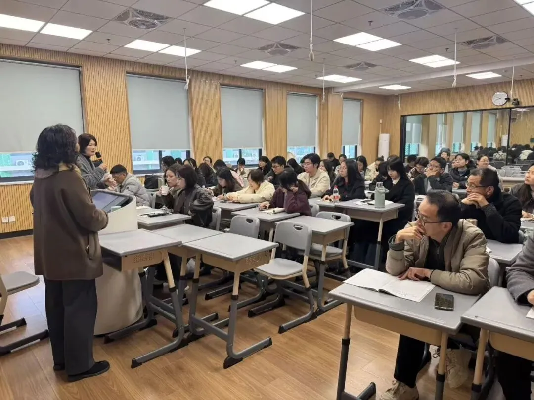 丽园智汇 | 深耕新教材 聚力备中考 —— 初中社会新教材培训暨复习研讨活动在我校举行 第6张