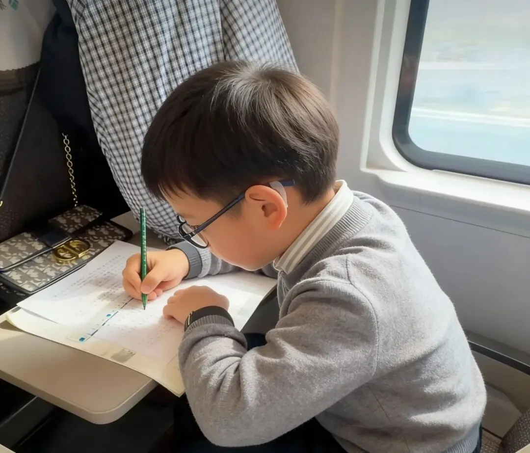 高铁上的试卷,江苏小孩的悲哀 第1张 高铁上的试卷,江苏小孩的悲哀 第1张