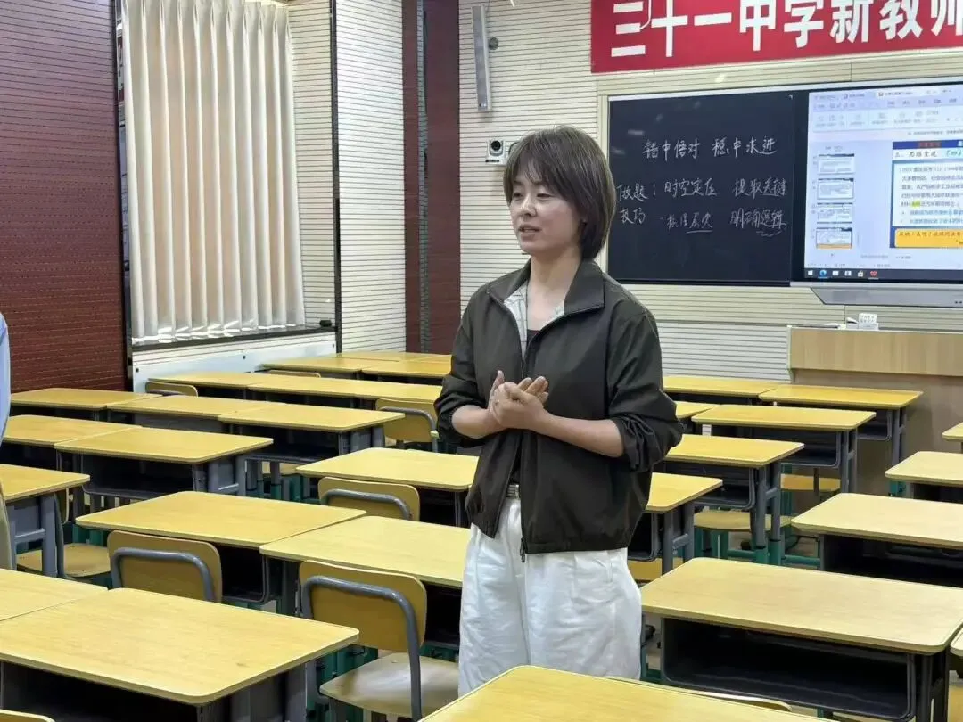 【31视角·教研】试卷讲评培新秀,AI赋能促提升——我校举办2025—2026学年度新教师及青年教师汇报课活动 第105张 【31视角·教研】试卷讲评培新秀,AI赋能促提升——我校举办2025—2026学年度新教师及青年教师汇报课活动 第105张