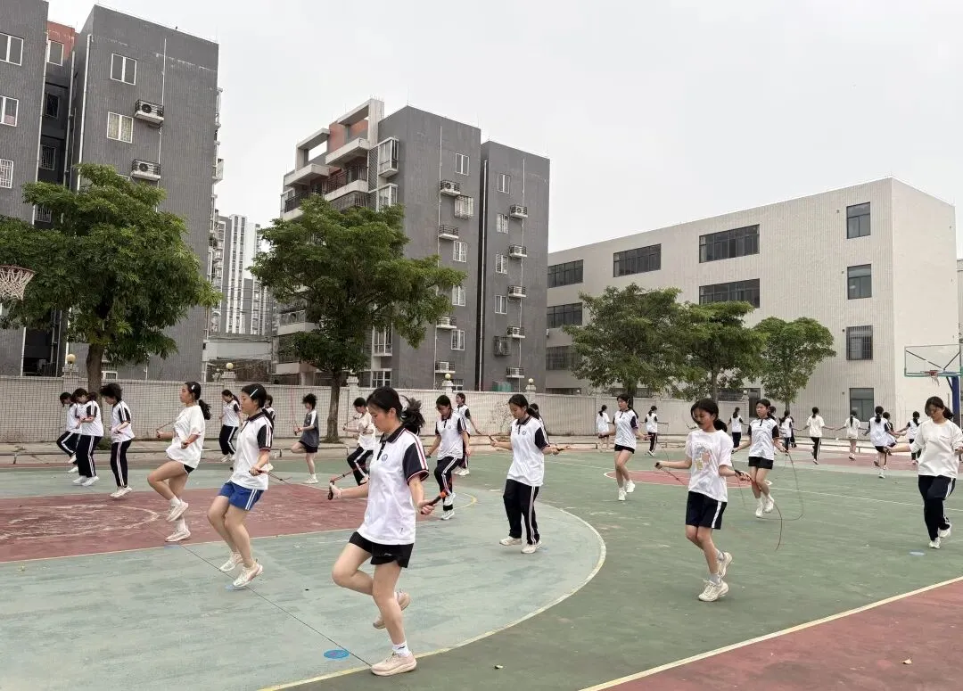 秣马厉兵迎中考 实战演练创佳绩——陆丰市初中第二区域教研联盟体育模拟测试联考 第12张 秣马厉兵迎中考 实战演练创佳绩——陆丰市初中第二区域教研联盟体育模拟测试联考 第12张