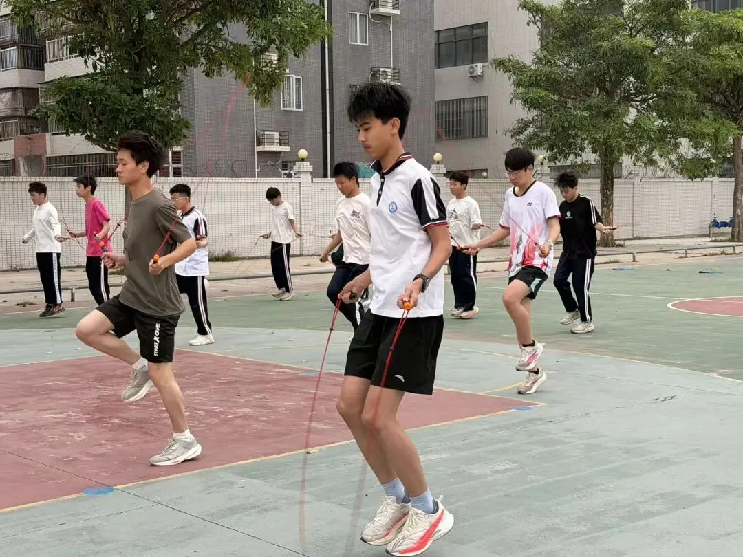 秣马厉兵迎中考 实战演练创佳绩——陆丰市初中第二区域教研联盟体育模拟测试联考 第13张 秣马厉兵迎中考 实战演练创佳绩——陆丰市初中第二区域教研联盟体育模拟测试联考 第13张