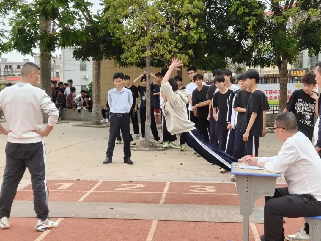 秣马厉兵迎中考 实战演练创佳绩——陆丰市初中第二区域教研联盟体育模拟测试联考 第15张 秣马厉兵迎中考 实战演练创佳绩——陆丰市初中第二区域教研联盟体育模拟测试联考 第15张