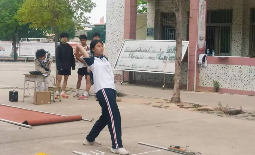 秣马厉兵迎中考 实战演练创佳绩——陆丰市初中第二区域教研联盟体育模拟测试联考 第16张 秣马厉兵迎中考 实战演练创佳绩——陆丰市初中第二区域教研联盟体育模拟测试联考 第16张