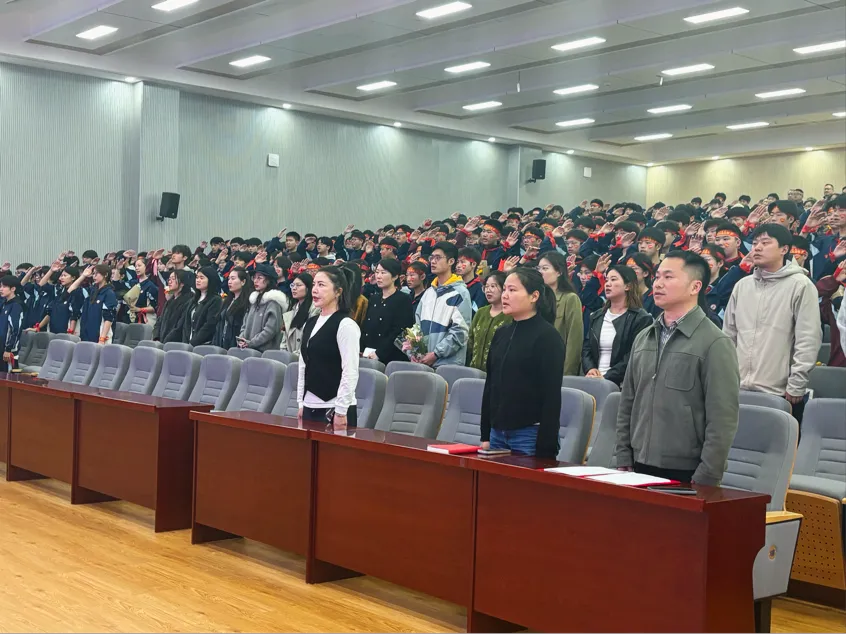 逐梦中考,不负韶华;表彰奋进,誓创辉煌——武汉市东西湖初级中学九年级表彰大会 第3张 逐梦中考,不负韶华;表彰奋进,誓创辉煌——武汉市东西湖初级中学九年级表彰大会 第3张