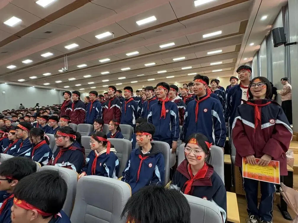 逐梦中考,不负韶华;表彰奋进,誓创辉煌——武汉市东西湖初级中学九年级表彰大会 第13张 逐梦中考,不负韶华;表彰奋进,誓创辉煌——武汉市东西湖初级中学九年级表彰大会 第13张