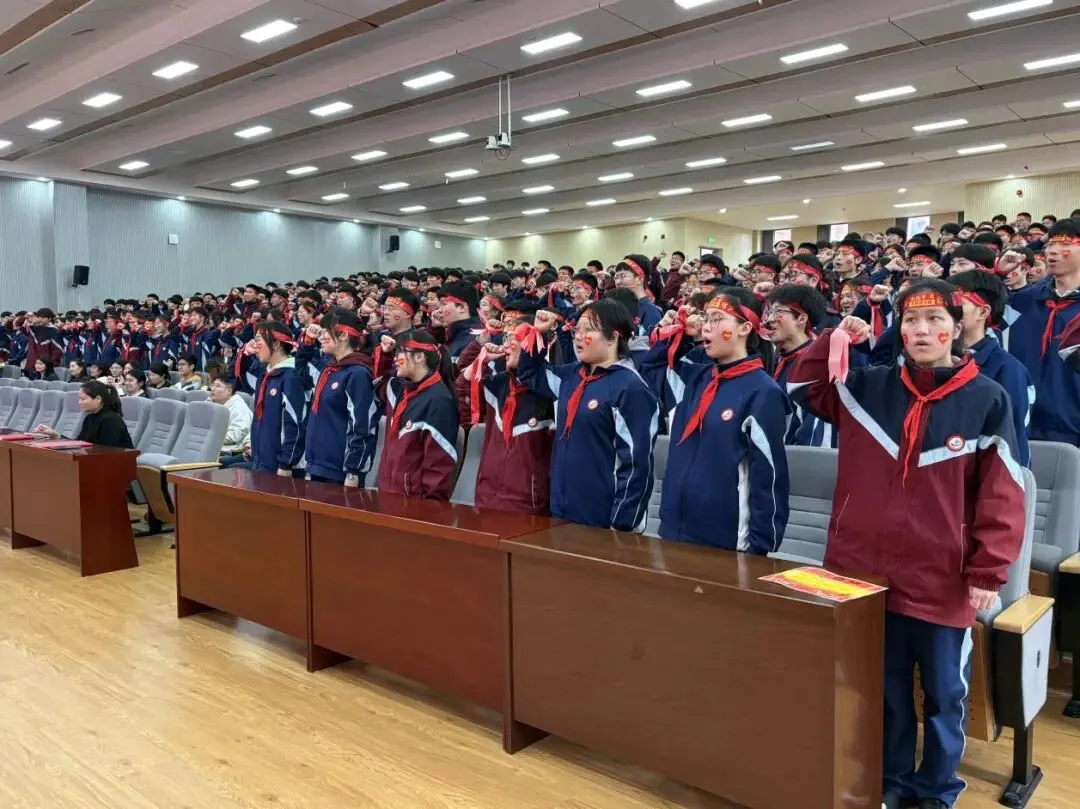 逐梦中考,不负韶华;表彰奋进,誓创辉煌——武汉市东西湖初级中学九年级表彰大会 第16张 逐梦中考,不负韶华;表彰奋进,誓创辉煌——武汉市东西湖初级中学九年级表彰大会 第16张