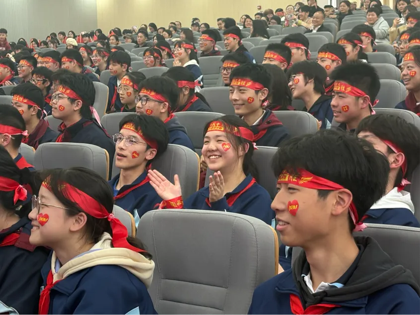 逐梦中考,不负韶华;表彰奋进,誓创辉煌——武汉市东西湖初级中学九年级表彰大会 第19张 逐梦中考,不负韶华;表彰奋进,誓创辉煌——武汉市东西湖初级中学九年级表彰大会 第19张