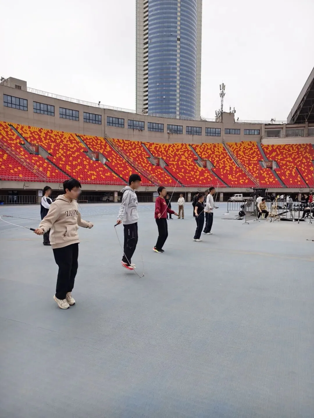 2026年西安中考体育模拟测试圆满完成 第8张