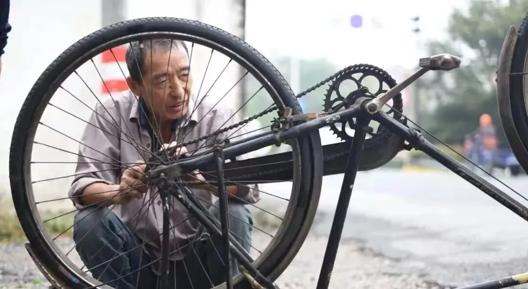 【中考限时作文】原来,那嗓音里藏着责任 第2张 【中考限时作文】原来,那嗓音里藏着责任 第2张