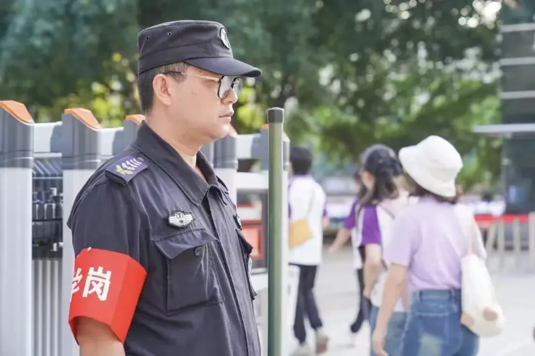 【中考限时作文】原来,那嗓音里藏着责任 第3张 【中考限时作文】原来,那嗓音里藏着责任 第3张