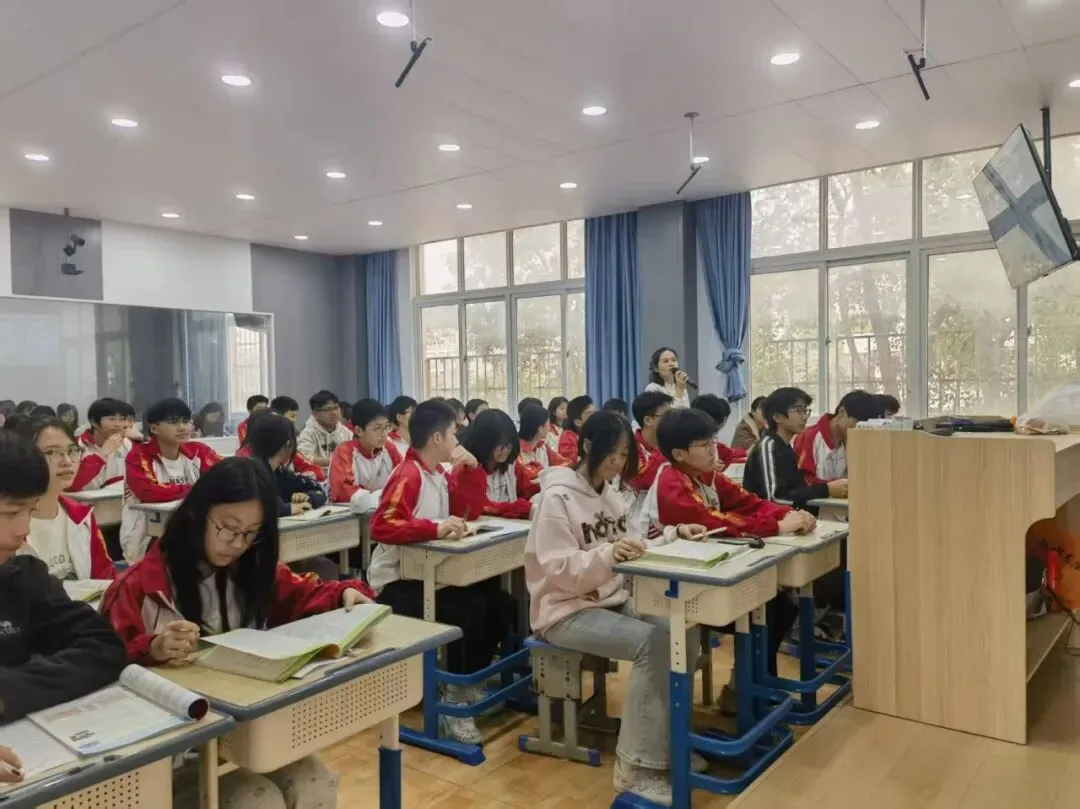 深耕课堂展复习风采,精研真题促教学重构——惠安二中举办惠安县2026年春初中毕业班英语学科说题研讨暨送课下乡活动 第25张 深耕课堂展复习风采,精研真题促教学重构——惠安二中举办惠安县2026年春初中毕业班英语学科说题研讨暨送课下乡活动 第25张