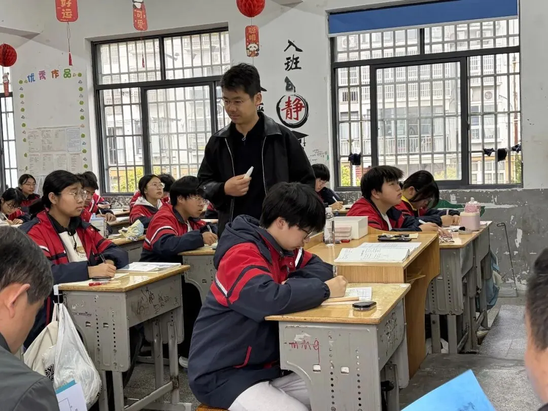 研思共进备中考 联研赋能促提升——松滋市实验初中教联体2026年春季备考研讨会在刘家场中学圆满举行 第25张 研思共进备中考 联研赋能促提升——松滋市实验初中教联体2026年春季备考研讨会在刘家场中学圆满举行 第25张