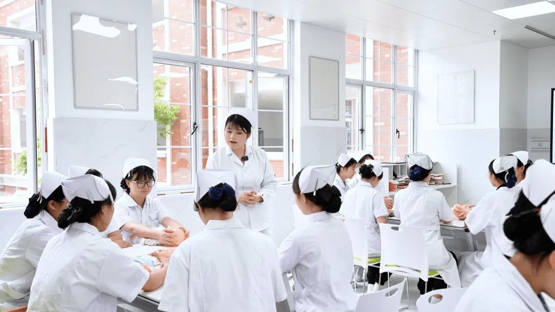 中考300分低分逆袭指南:医卫专业赛道的黄金机遇! 第2张