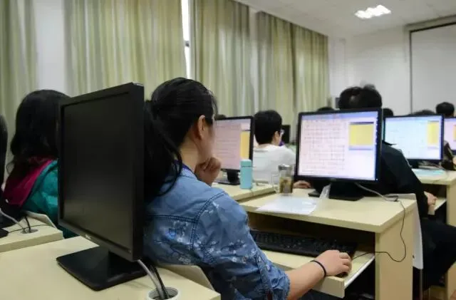 现场直击!原来,上海高考试卷是这样批出来的…… 第3张