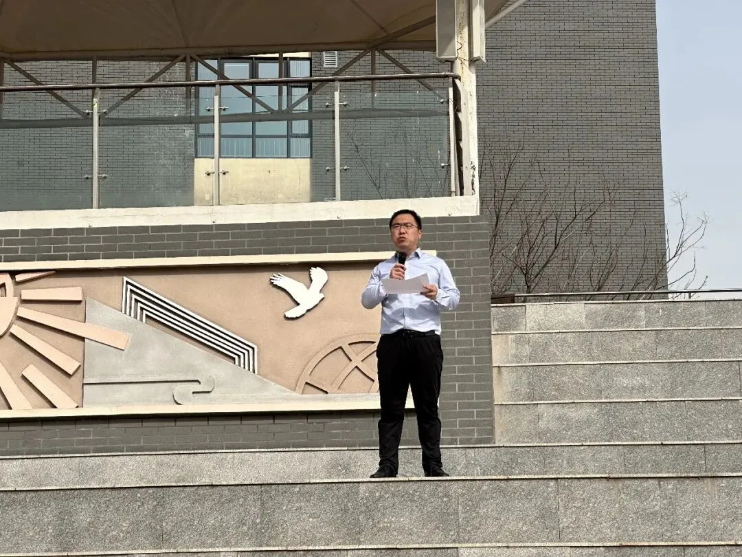 青春燃赛场,拼搏向中考——德州市第一中学附属中学初三学子30人万米接力赛与排球赛 第8张 青春燃赛场,拼搏向中考——德州市第一中学附属中学初三学子30人万米接力赛与排球赛 第8张