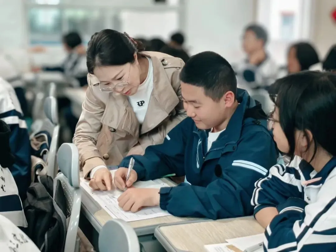 中考护航践初心,良师领航育新苗||肖飞雪老师:凝心聚气研化学,全力以赴助 第7张 中考护航践初心,良师领航育新苗||肖飞雪老师:凝心聚气研化学,全力以赴助 第7张