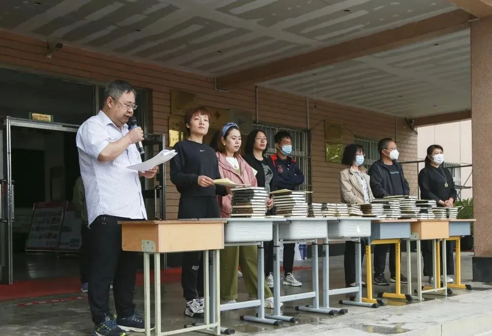 我校举行“大连市第一次模拟考试表彰大会” 第1张