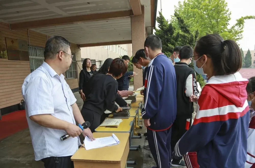 我校举行“大连市第一次模拟考试表彰大会” 第2张