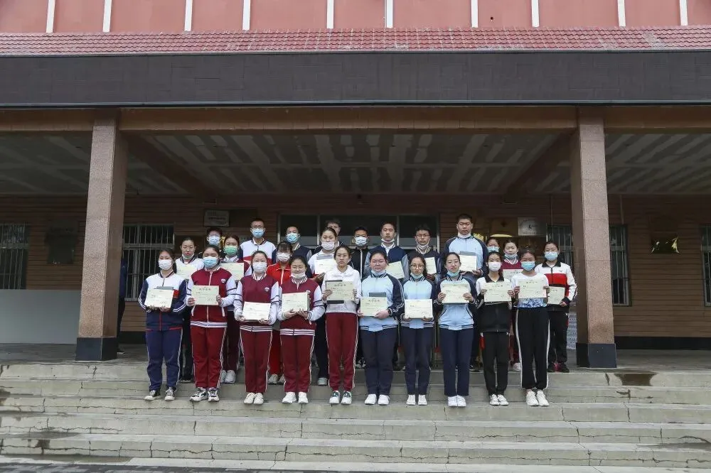 我校举行“大连市第一次模拟考试表彰大会” 第7张