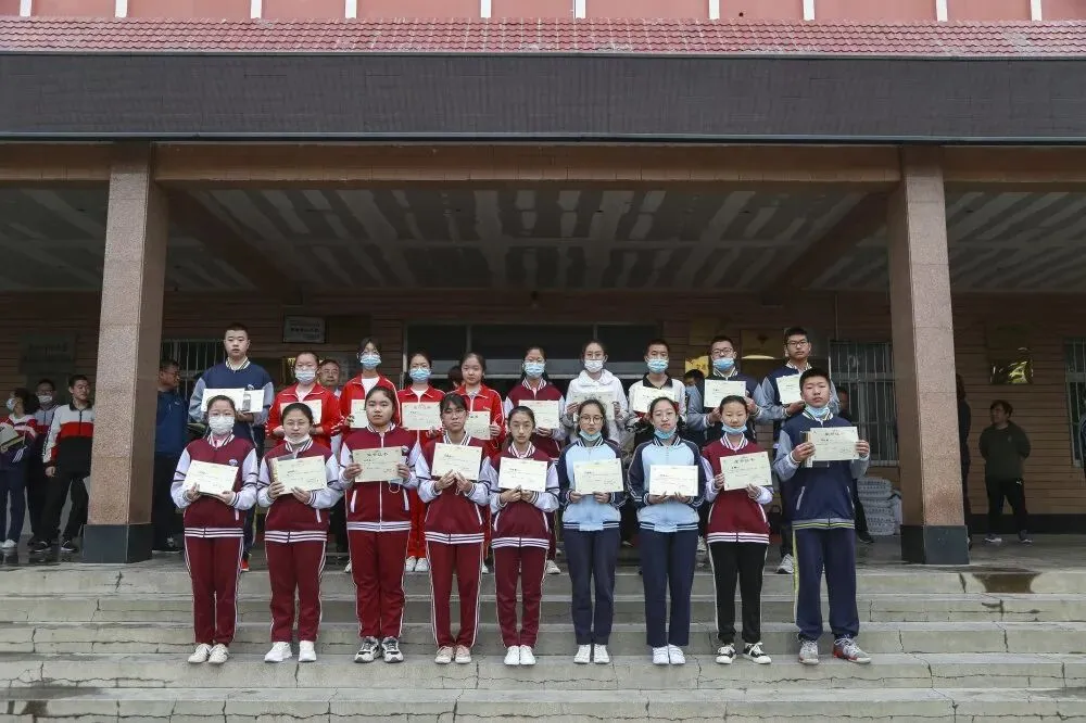 我校举行“大连市第一次模拟考试表彰大会” 第9张