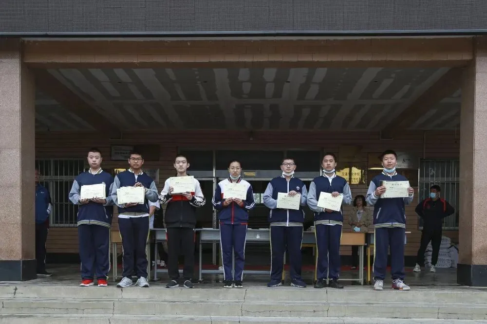 我校举行“大连市第一次模拟考试表彰大会” 第12张