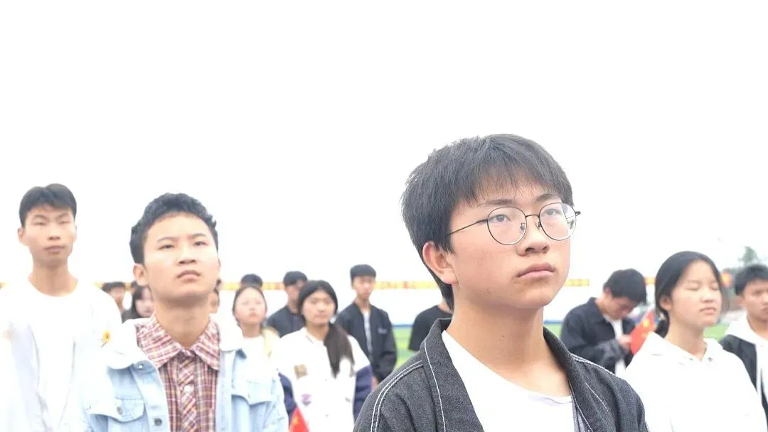 大方梁才九思高级中学举行2025届中考出征仪式 第20张 大方梁才九思高级中学举行2025届中考出征仪式 第20张