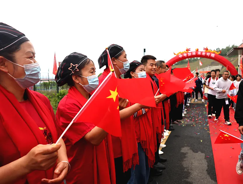 大方梁才九思高级中学举行2025届中考出征仪式 第25张 大方梁才九思高级中学举行2025届中考出征仪式 第25张