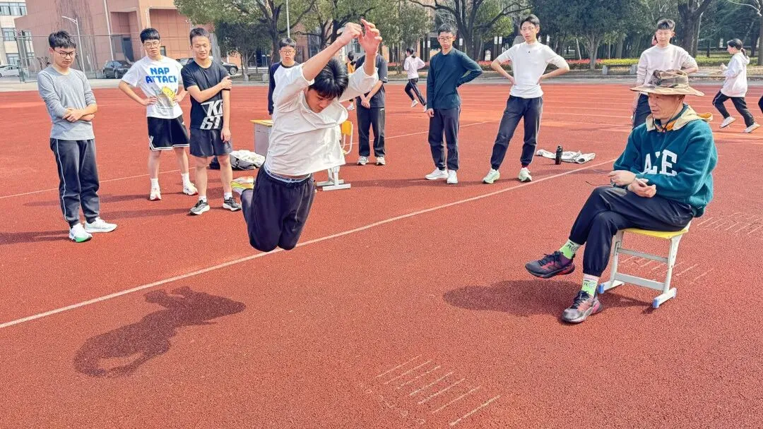 中考模拟战鼓响,体质测试号角鸣——上虞外国语学校九年级体育模拟与八年级体质健康测试侧记 第3张