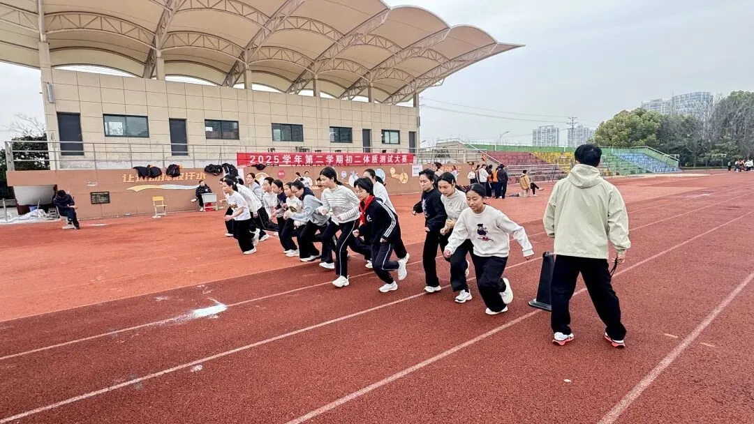中考模拟战鼓响,体质测试号角鸣——上虞外国语学校九年级体育模拟与八年级体质健康测试侧记 第5张